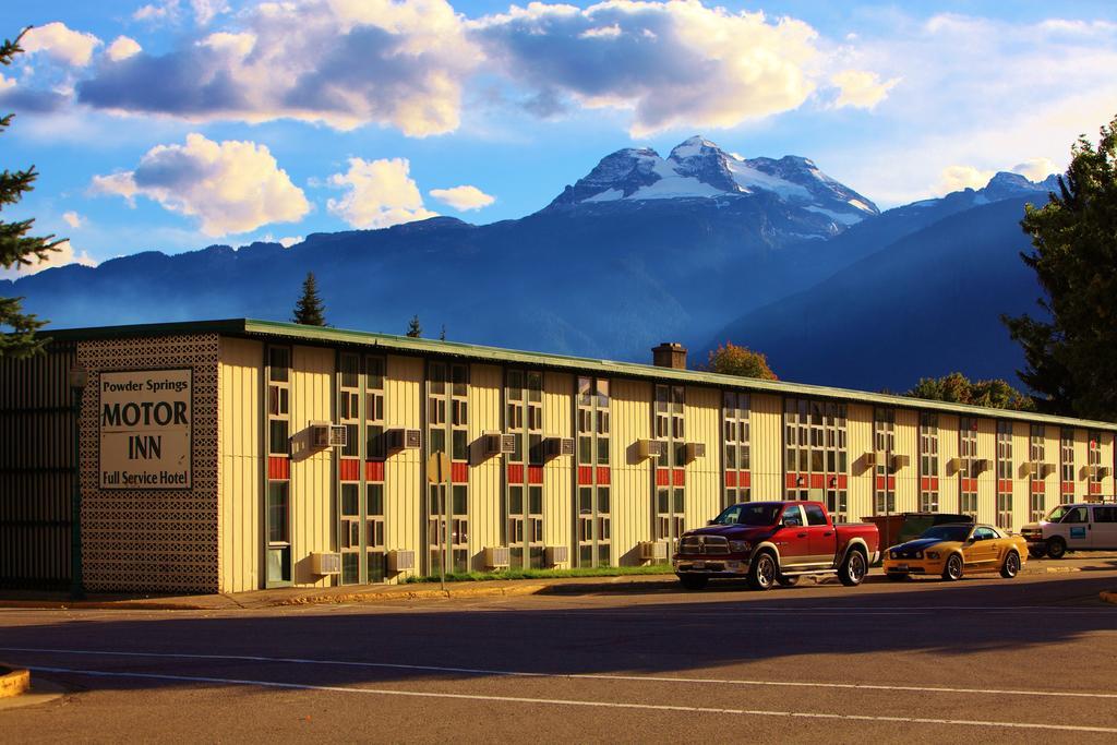 Grizz Hotel Revelstoke Zewnętrze zdjęcie