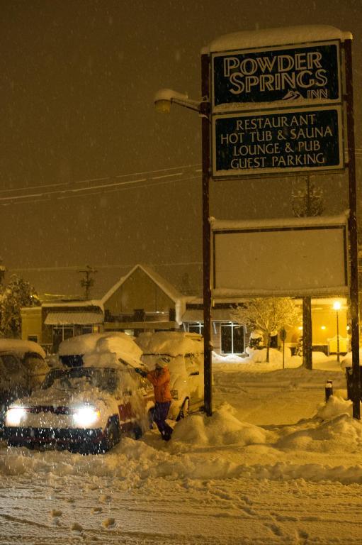 Grizz Hotel Revelstoke Zewnętrze zdjęcie