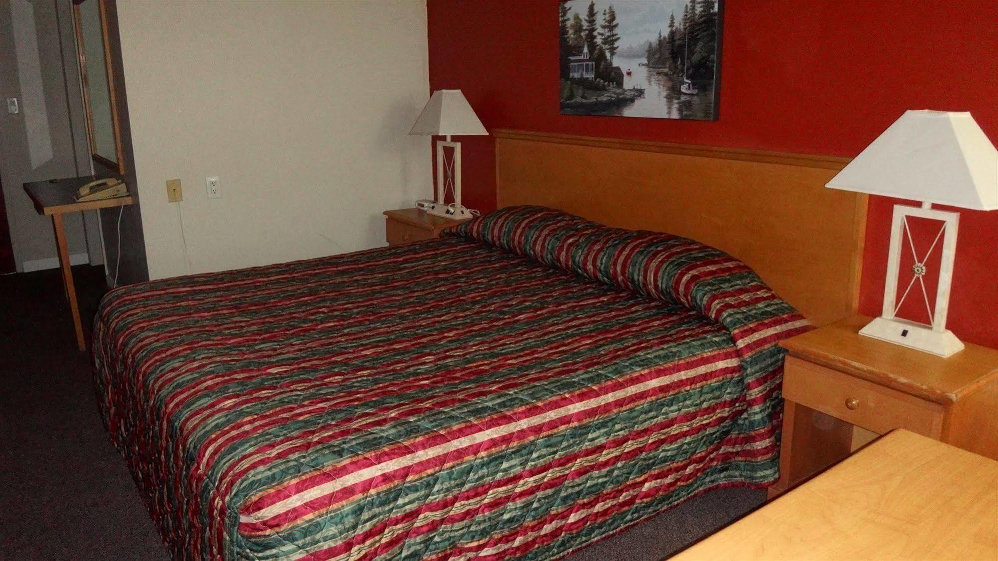 Grizz Hotel Revelstoke Zewnętrze zdjęcie